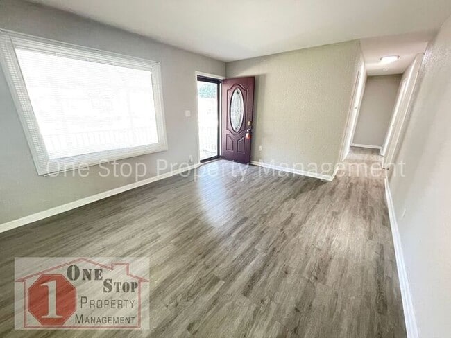 Photo - Beautiful 3 Bedroom 1 Bathroom Ranch Home ...