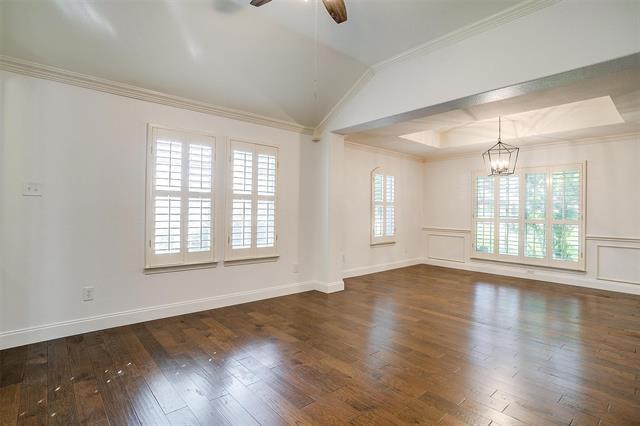 Photo - 704 Red Oak Ct