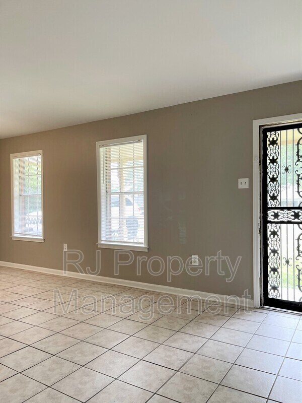 Photo - 3656 Gloucester Cove