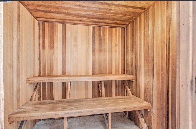 Photo - Beautiful & spacious 1 bedroom  updated condo with private patio and covered parking.