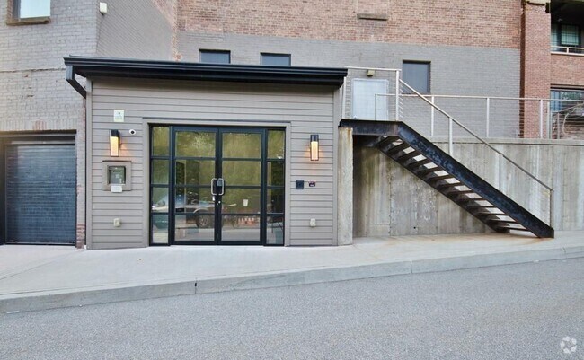 Building Photo - 1 E Main St Unit 203 Rental
