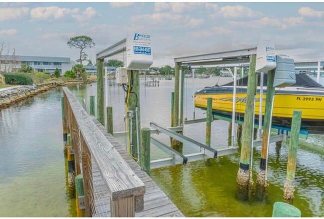 Photo - 810 Eglin Pkwy NE
