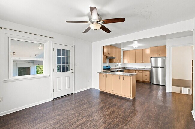 $2,740.95 with $300 Off The First Month's Rent, 4 Beds - 2 Bath, Single Family Home in Denver wit...