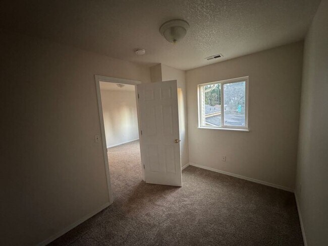 Photo - Stunning 2 Bed, 2.5 Bath Townhouse — Fully Renovated!