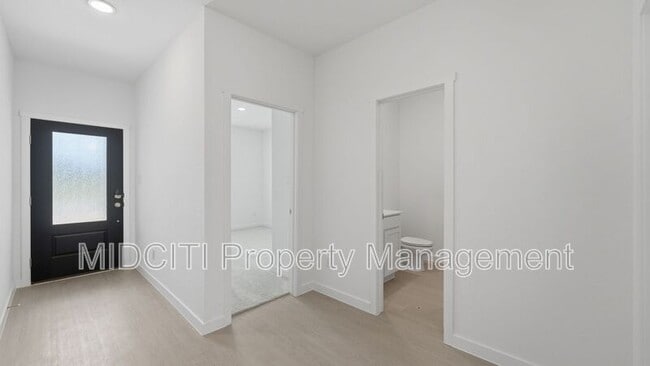Photo - 1304 Apron Trl