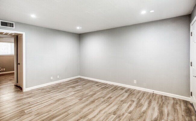 Photo - Magnolia Gardens