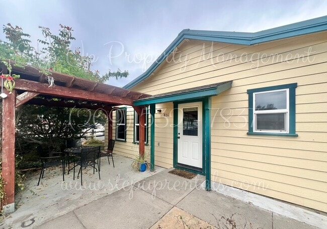 Building Photo - 816 Oneida St