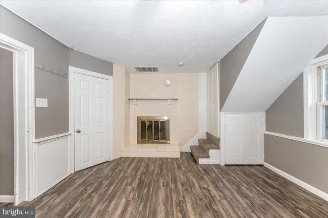 Photo - 15 W Frederick St