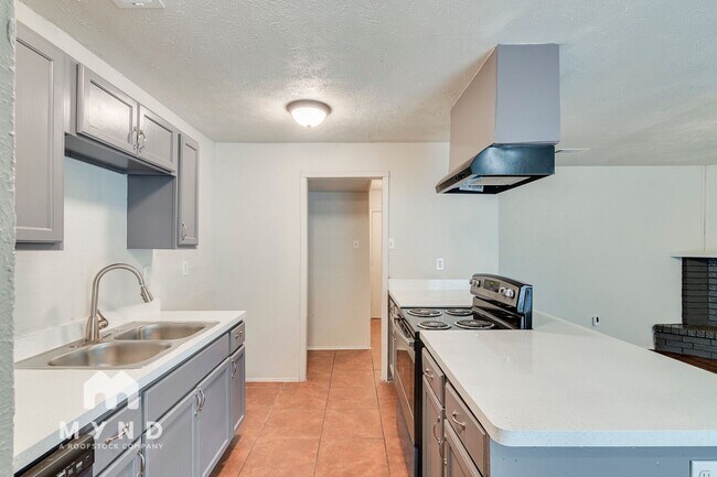Photo - 3237 Chalmette Ct