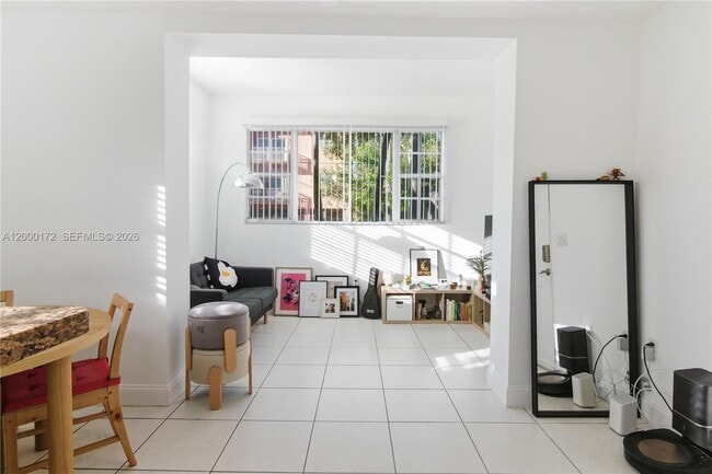 Building Photo - 536 NE 62nd St Unit 1