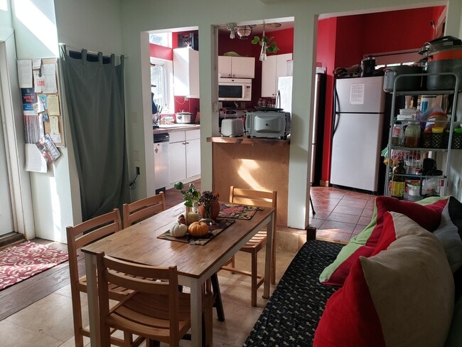 Photo - 317 Nelms Ave NE