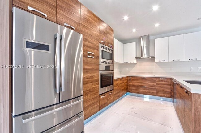 Building Photo - 718 Valencia Ave Unit 202