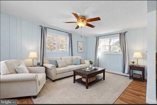 Photo - 1611 Ballard St