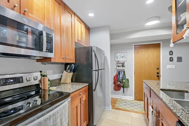 Photo - 512 W Barry Ave Unit 312