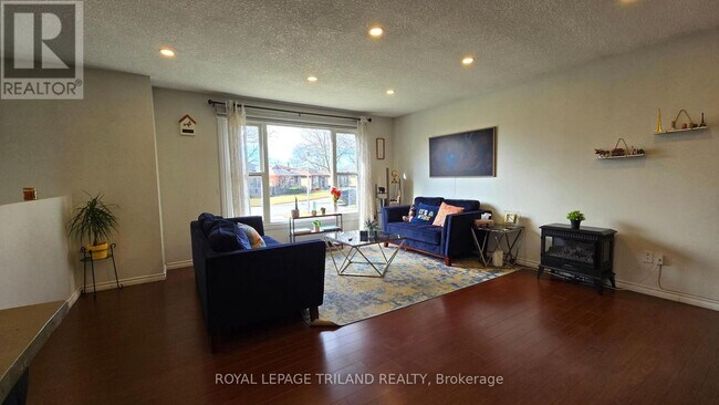 Photo - 104 Speight Crescent