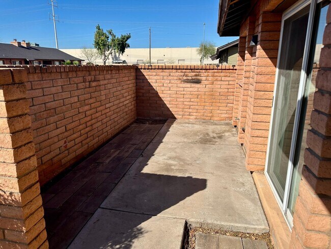 Photo - 116 W Loma Vista Dr