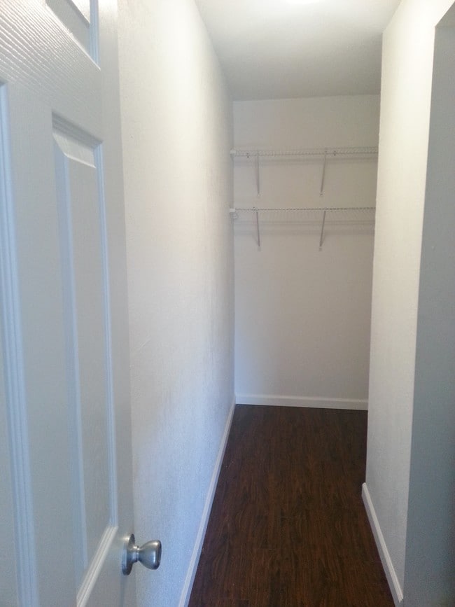 RENOVATED1 BEDROOM WALK-IN CLOSET