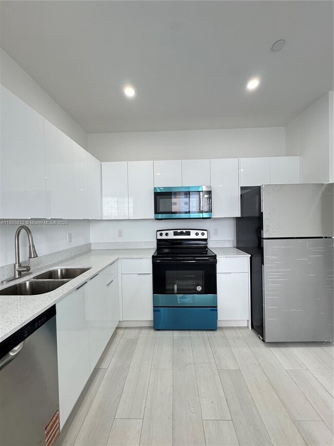 Building Photo - 909 E 24th St Unit 401 Rental