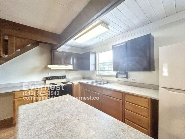 Photo - 801 W Navarro St