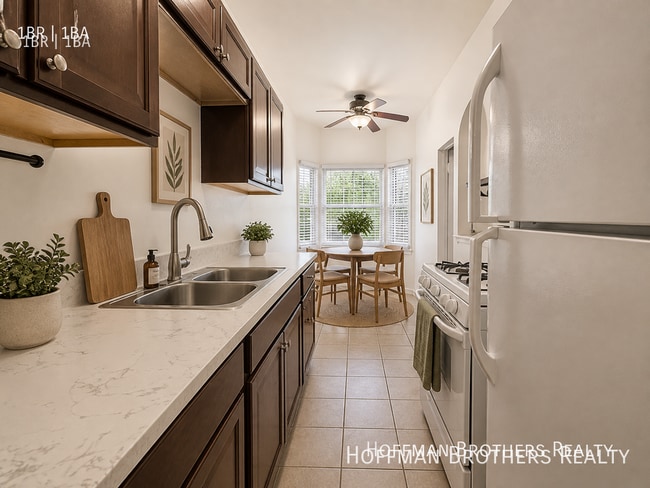 Building Photo - 366 N Orange Grove Ave Unit 3