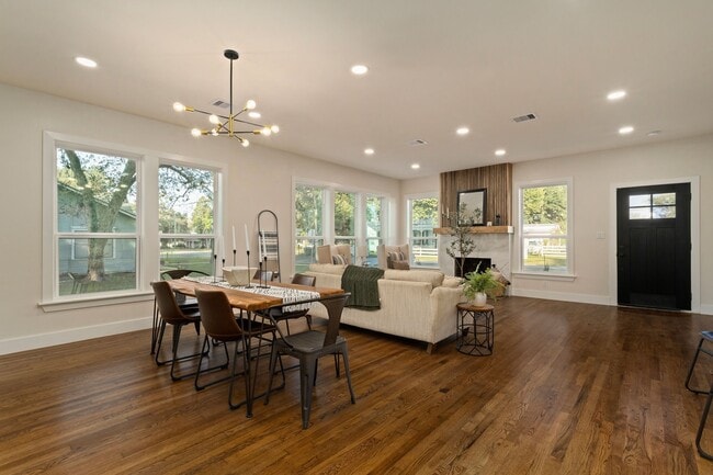 Photo - 918 Front St