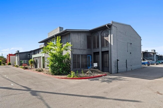 Building Photo - 909 Reinli St Unit 101