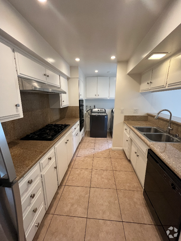 Building Photo - 515 W Duarte Rd Rental