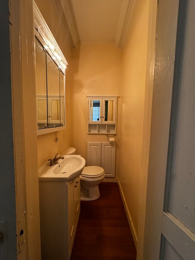 Building Photo - 169 Paddock St Unit Apt 1