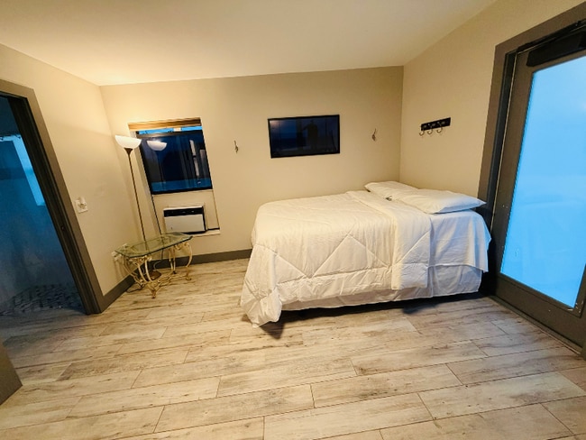 Photo - 2116 NE 8th Pl Unidad Efficiency