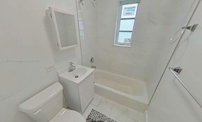 Building Photo - 1605 Jefferson Ave Unit 02 Rental