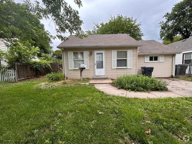 Building Photo - Adorable 3 Bedroom 1 Bathroom Rental