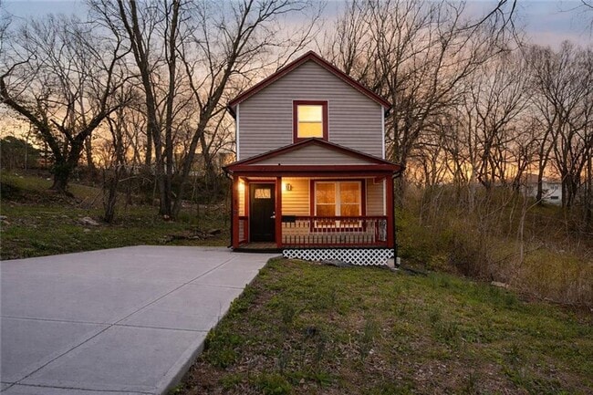 Building Photo - Beautifully Remodeled 3 Bedroom, 3 Bath Home for Rent!
