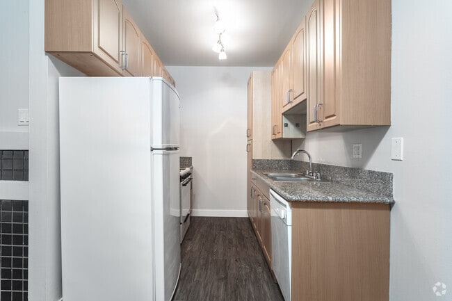 2BR, 2BA – 1100 SF - #102