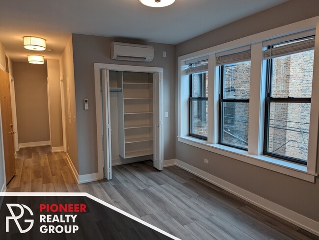 Building Photo - 3935 N Janssen Ave Unit 3943-N1