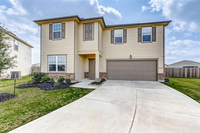 Photo - 1009 Pitch Pne Ct