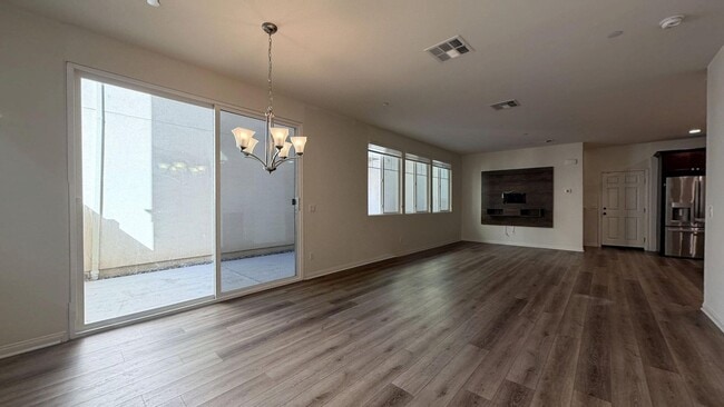 Photo - 646 S Brampton Ave