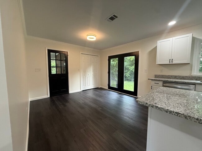 Photo - 4 Bedrooms, 2 Bathrooms - Home in Armuchee! **NEWLY REMODELED!!**
