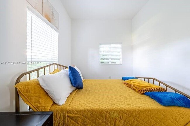 Photo - 8028 NW 5th Ct Unidad Rear