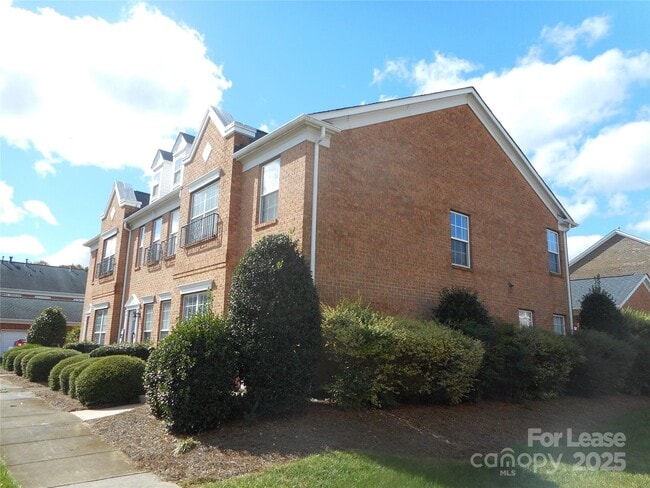 Photo - 3804 York Aly