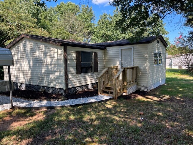 Building Photo - 3/2 Home Near Downtown Greer!