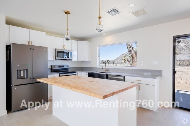 Building Photo - Modern Comfort in Scenic Landers Rental