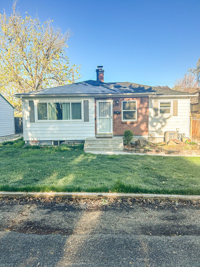 Building Photo - 1721 S Shoshone St