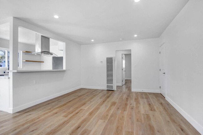 Photo - 8534-8538 Colgate