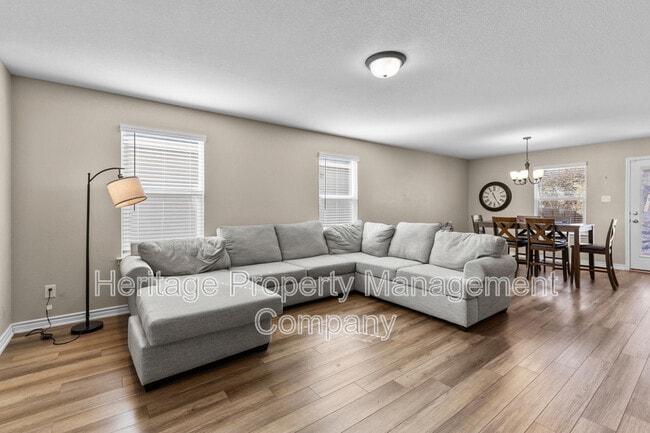 Photo - 1915 Overlook Knoll