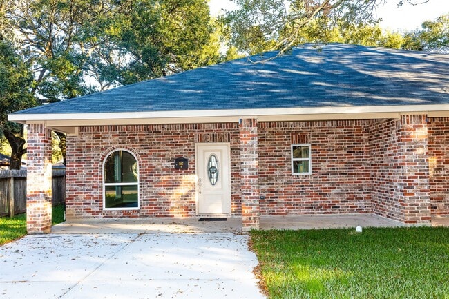 Building Photo - 507 E Foley St Rental