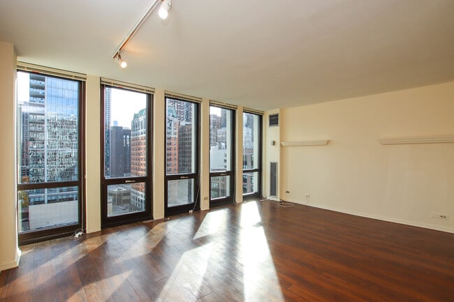 Photo - 1 E Scott St Unit 1406