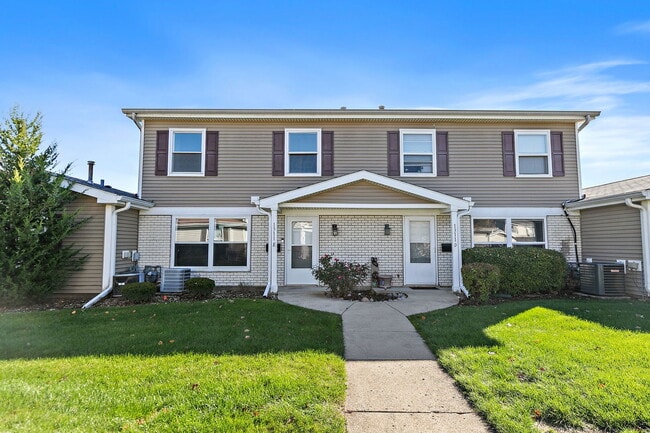 Building Photo - 1311 Kingsbury Dr Unit E