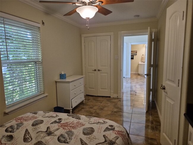 Building Photo - 402 1/2 Avenue A