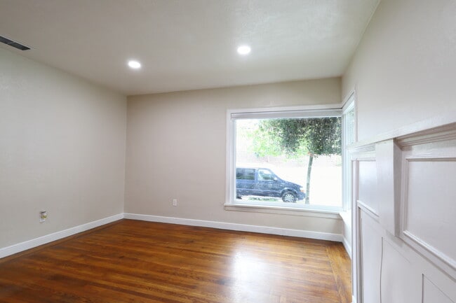 Photo - 2400 27th St Unidad 2400 27th st