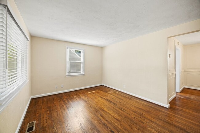 1322 Paul St